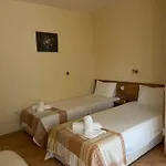 юг Pensión 4*